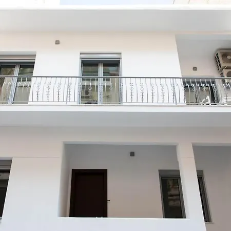Renovated 5 Bdr House Near Acropolis - New Beds, Terrace & Yard Athens