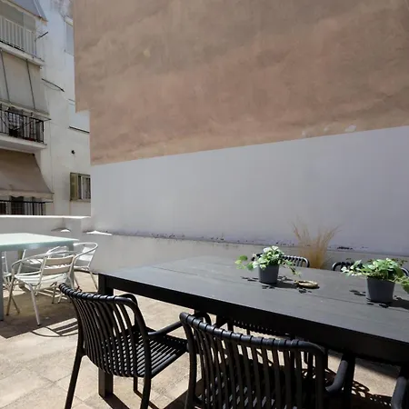 Renovated 5 Bdr House Near Acropolis - New Beds, Terrace & Yard Holiday home