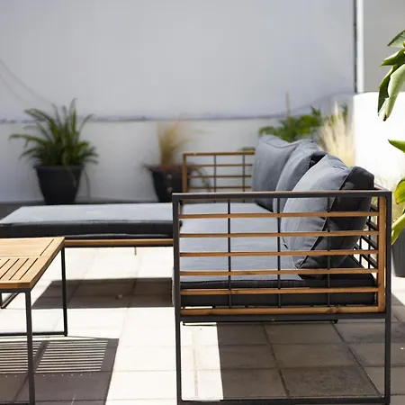 Renovated 5 Bdr House Near Acropolis - New Beds, Terrace & Yard Holiday home *