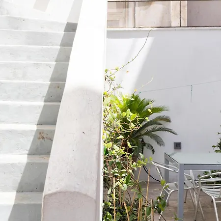 Renovated 5 Bdr House Near Acropolis - New Beds, Terrace & Yard Holiday home Athens