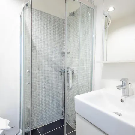 Renovated 5 Bdr House Near Acropolis - New Beds, Terrace & Yard *
