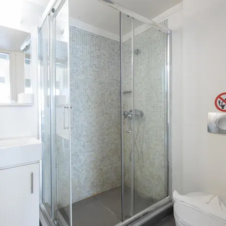Holiday home Renovated 5 Bdr House Near Acropolis - New Beds, Terrace & Yard
