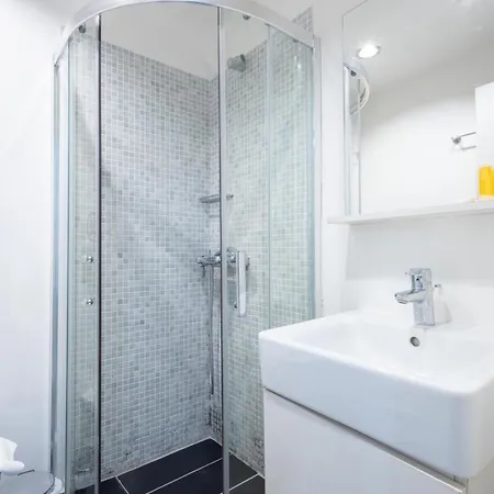 Holiday home Renovated 5 Bdr House Near Acropolis - New Beds, Terrace & Yard Athens