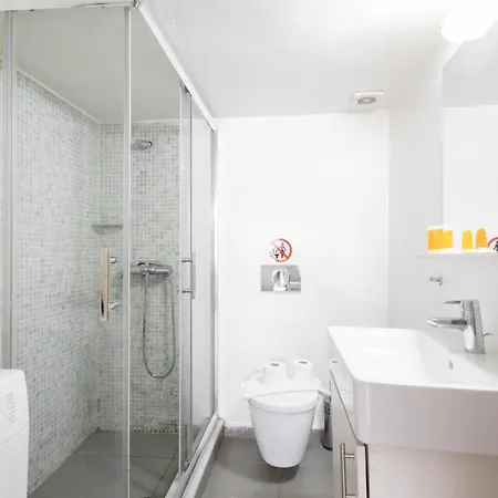 Renovated 5 Bdr House Near Acropolis - New Beds, Terrace & Yard Athens