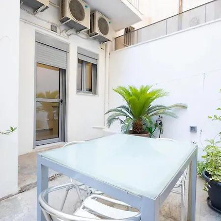 Holiday home Renovated 5 Bdr House Near Acropolis - New Beds, Terrace & Yard *