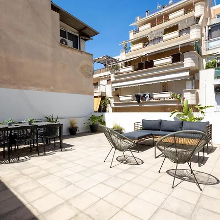 Renovated 5 Bdr House Near Acropolis - New Beds, Terrace & Yard Holiday home *