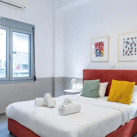 Renovated 5 Bdr House Near Acropolis - New Beds, Terrace & Yard * Athens