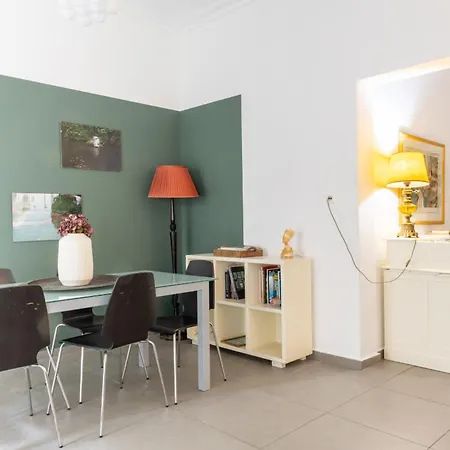 Renovated 5 Bdr House Near Acropolis - New Beds, Terrace & Yard *