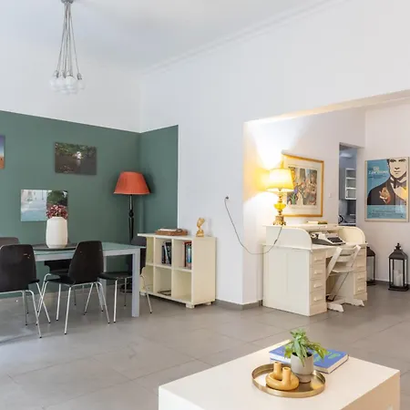 Renovated 5 Bdr House Near Acropolis - New Beds, Terrace & Yard