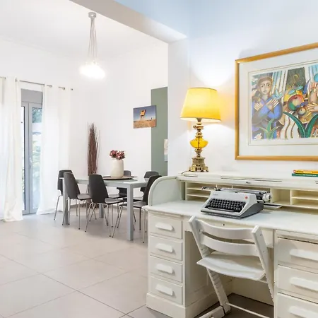 Holiday home Renovated 5 Bdr House Near Acropolis - New Beds, Terrace & Yard *