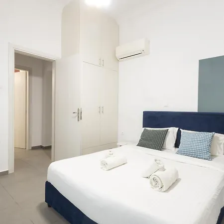 Renovated 5 Bdr House Near Acropolis - New Beds, Terrace & Yard Holiday home