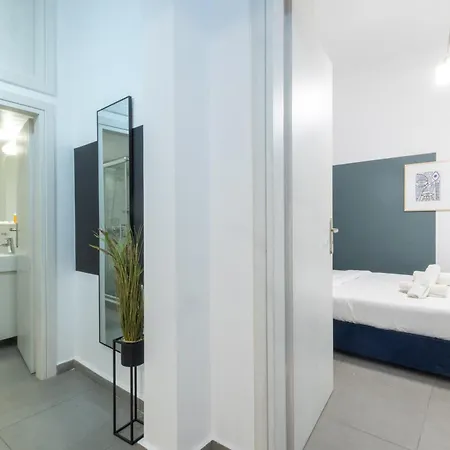 Renovated 5 Bdr House Near Acropolis - New Beds, Terrace & Yard Holiday home *