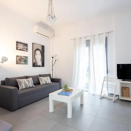 Renovated 5 Bdr House Near Acropolis - New Beds, Terrace & Yard Athens